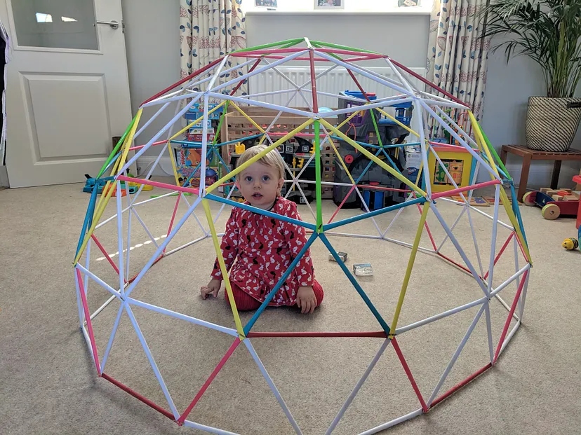 Dome made out of straws (Geodesic prison)